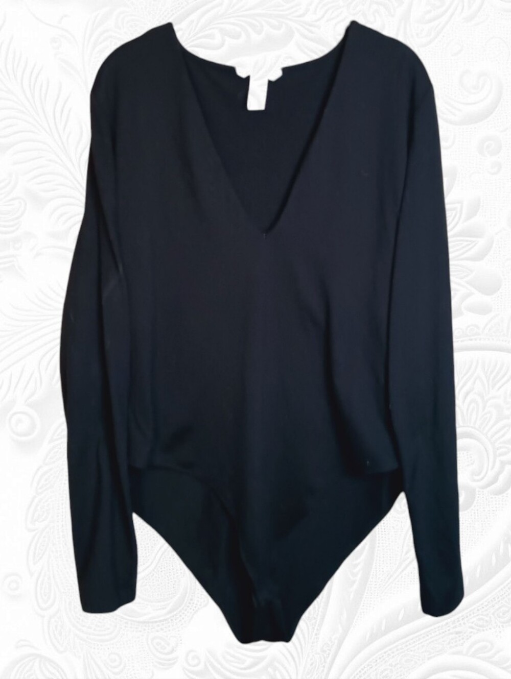 H&M Long Sleeve V-neck Black BodysuitSize XL